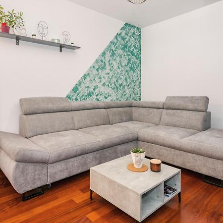Ferienwohnung Airy 2-Br Apt W/ Open Layout & Modern Design Split Exterior foto