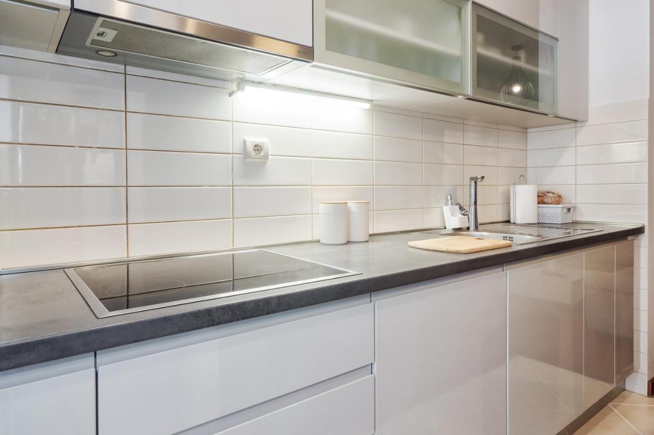 Ferienwohnung Airy 2-Br Apt W/ Open Layout & Modern Design Split Exterior foto