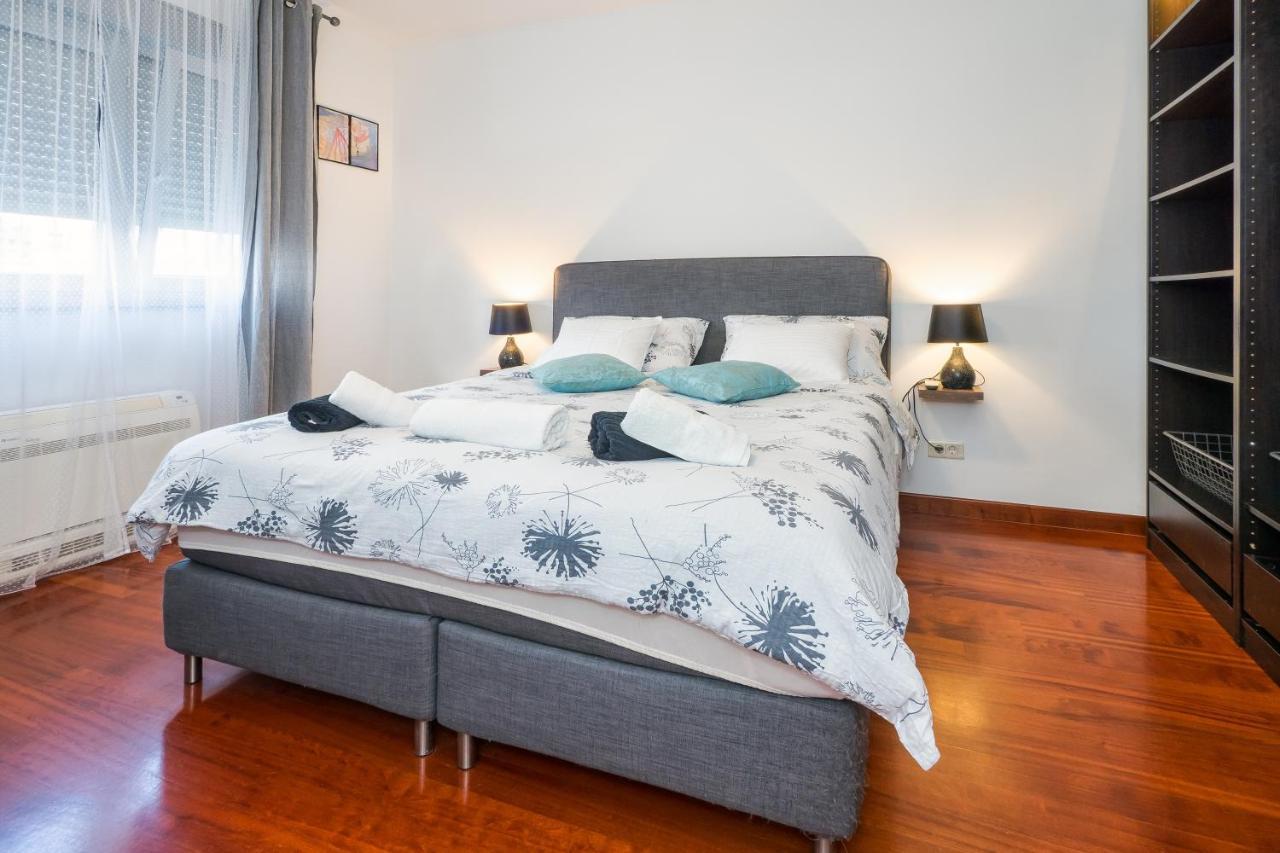 Ferienwohnung Airy 2-Br Apt W/ Open Layout & Modern Design Split Exterior foto