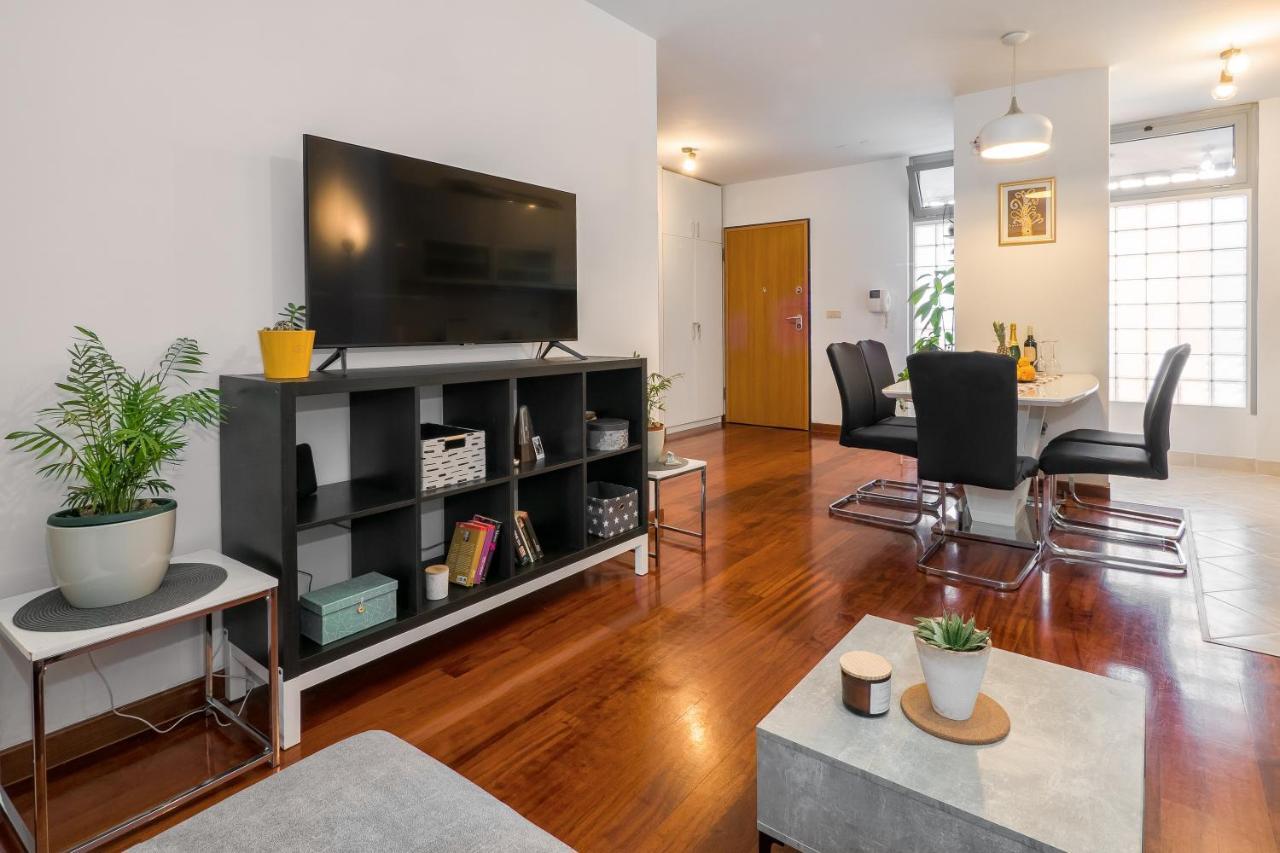 Ferienwohnung Airy 2-Br Apt W/ Open Layout & Modern Design Split Exterior foto
