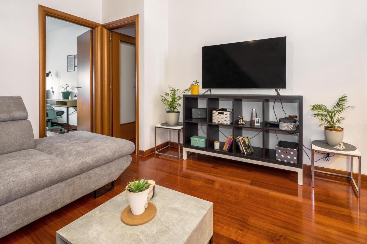 Ferienwohnung Airy 2-Br Apt W/ Open Layout & Modern Design Split Exterior foto