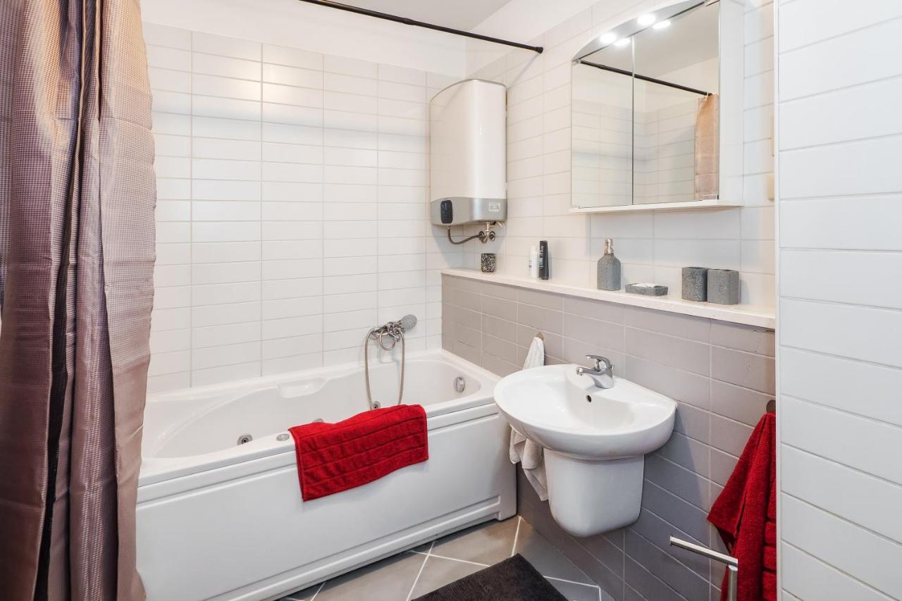 Ferienwohnung Airy 2-Br Apt W/ Open Layout & Modern Design Split Exterior foto